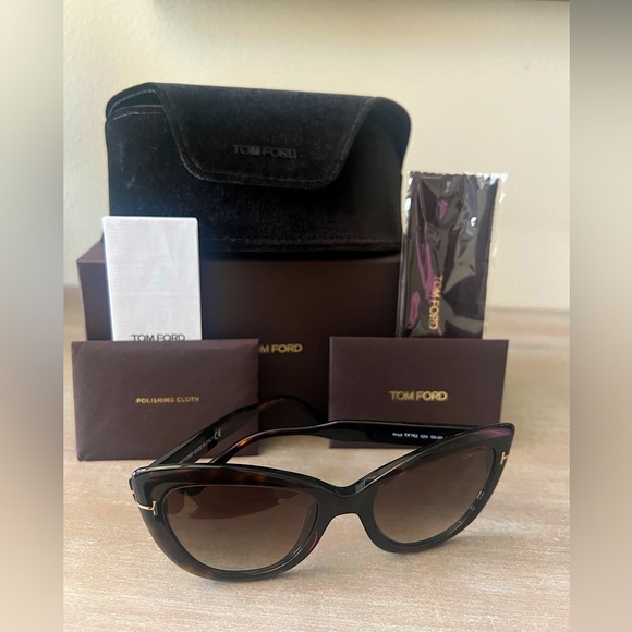 Beautiful Tom Ford TF762 Dark Brown Anya Sunglasses!! - Picture 2 of 6
